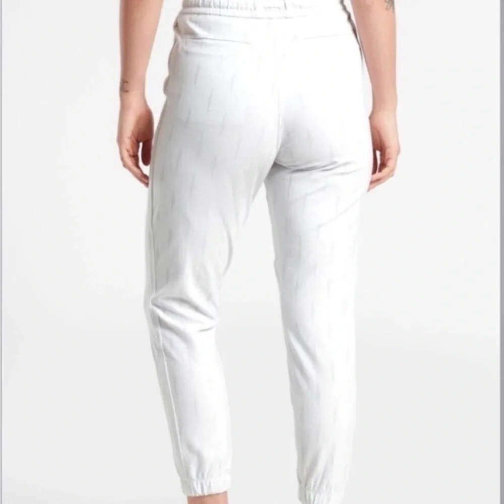 NWT $109 ATHLETA Farallon Printed Jogger, Spliced Magic Veil Grey, Size 24